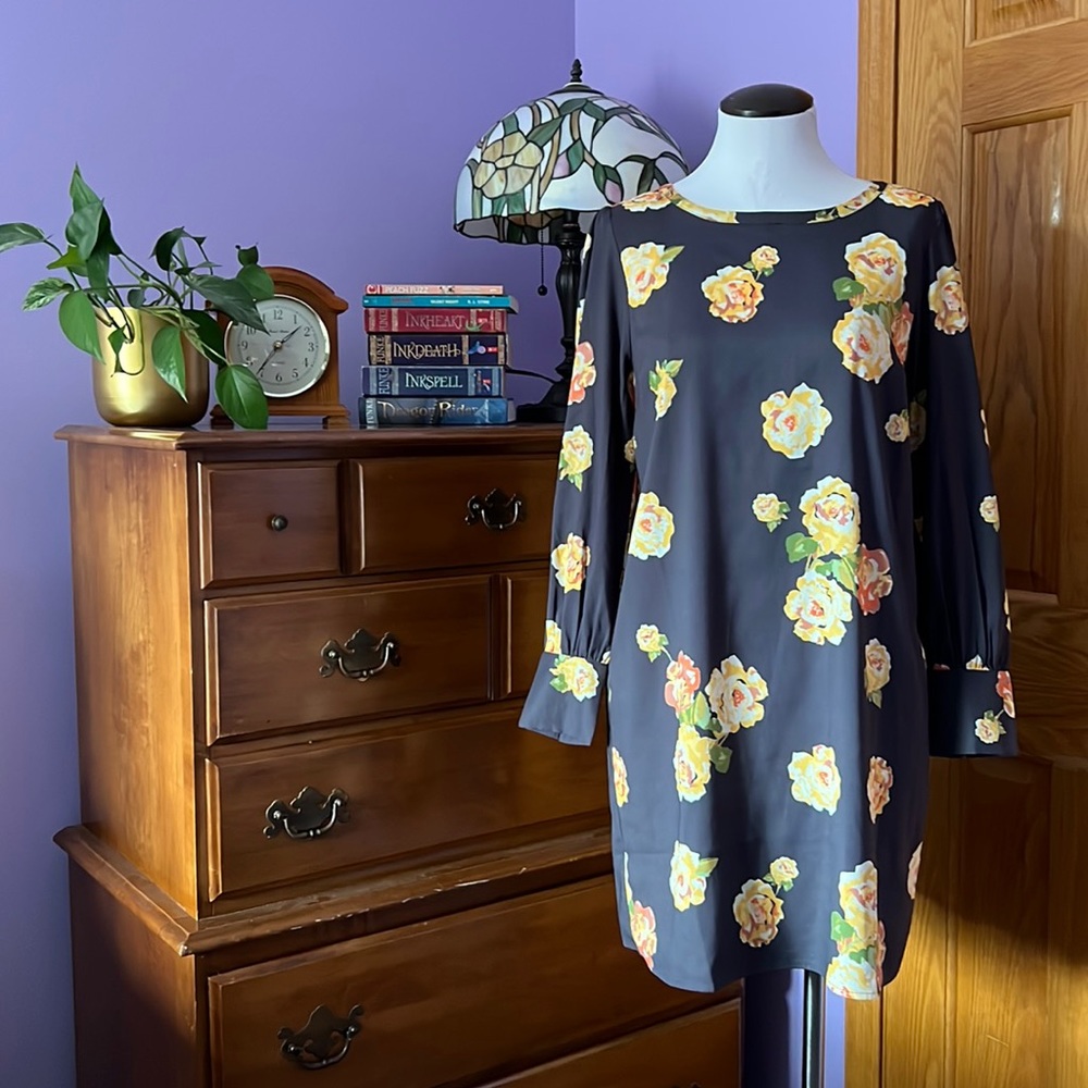 LOFT 🌟 Yellow Rose, Gray dress, gold buttons, lightweight petite medium